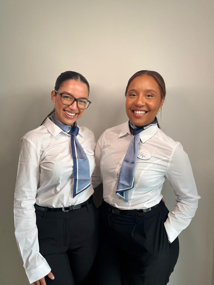 Deux hôtesses Nalyco Events en tenue